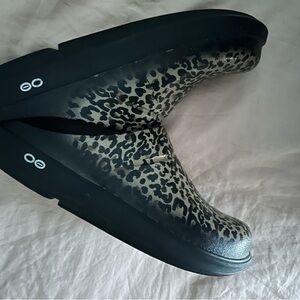 OOFOS Black and Tan Animal Print Clogs